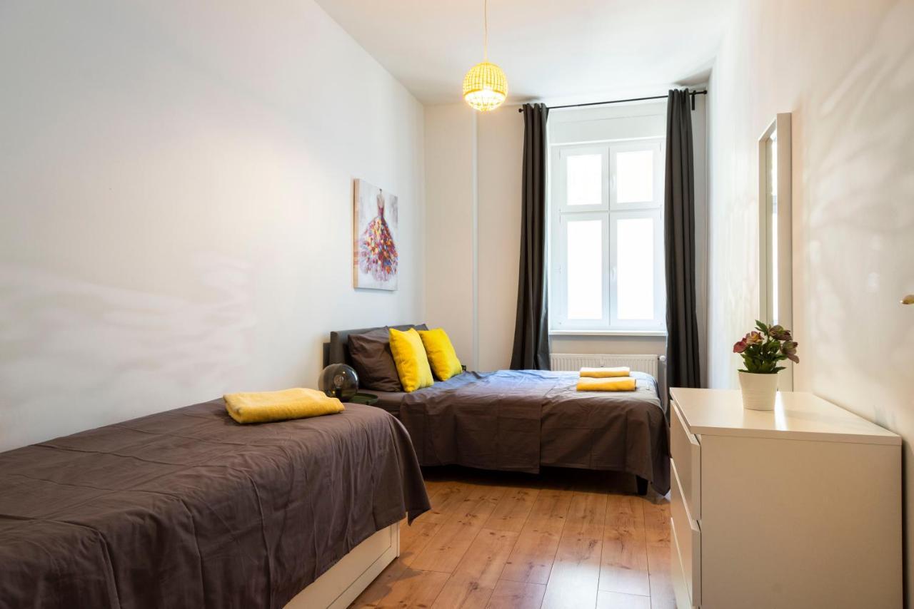 Ferienwohnung Freshly Renovated 2Br&Lr+Walk-In Rainshower Berlin Exterior foto