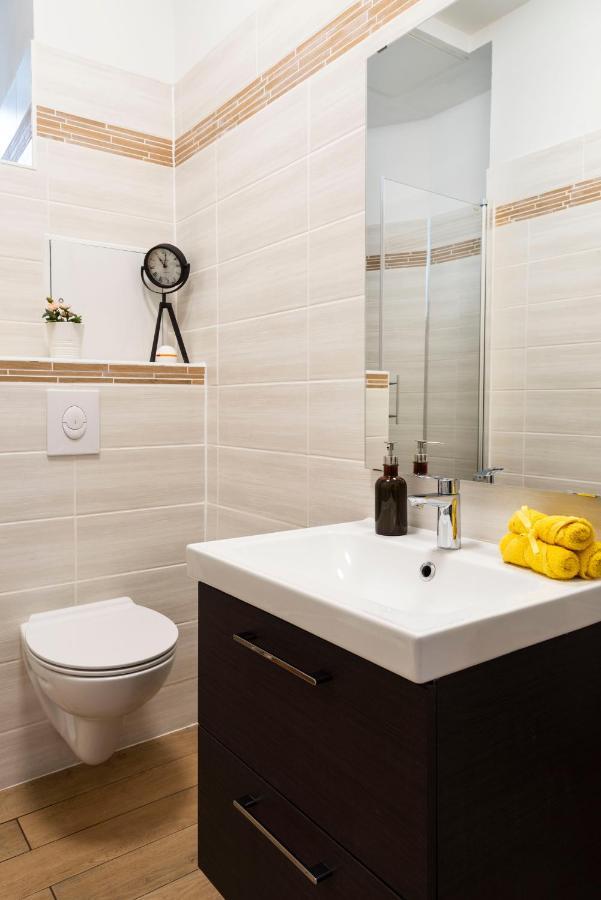 Ferienwohnung Freshly Renovated 2Br&Lr+Walk-In Rainshower Berlin Exterior foto